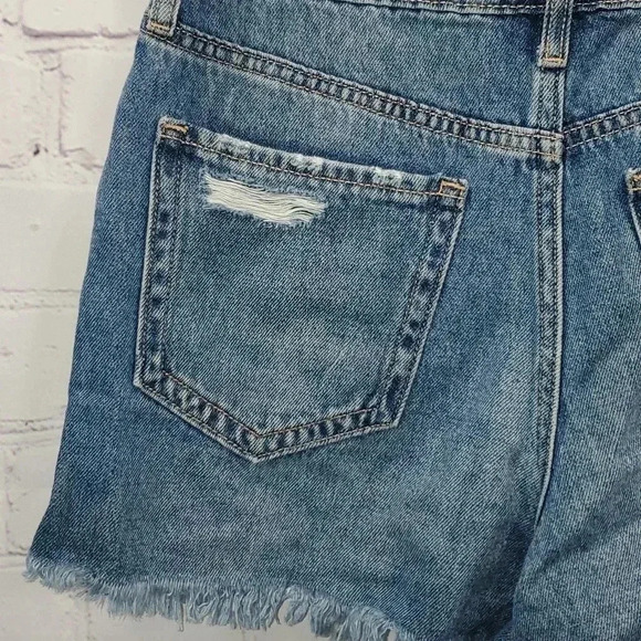 Hollister High Rise Distressed Short Size 27 - Picture 6 of 11